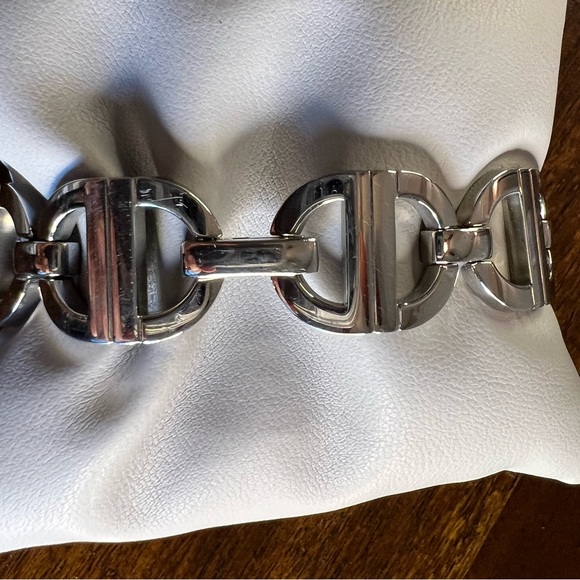 EUC Christian Dior Ladies Watch with Bracelet & new extra strap like new - Picture 3 of 13